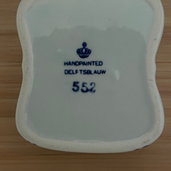 Delft Blue Trinket Box - Picture 5 of 6